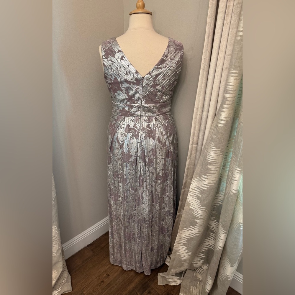Plus Dress đź’ś - Picture 7 of 10